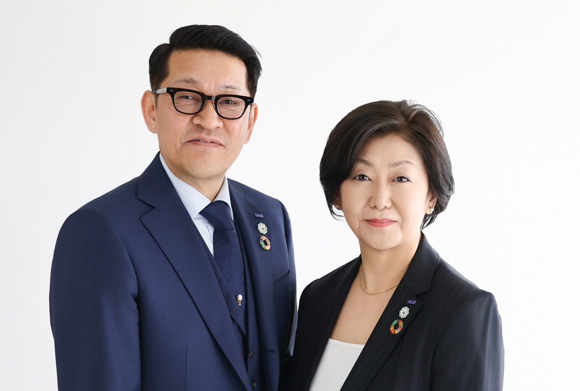 全花連 代表理事 花輪隆俊と副理事 花輪智歌子